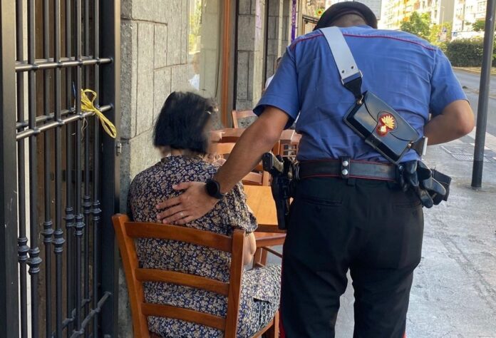 Roma, violenze e minacce a madre anziana: voleva i soldi per la droga