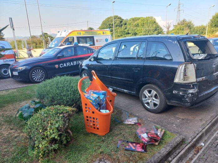 Furti nei supermercati alle porte di Roma, coppia presa sul fatto dai carabinieri