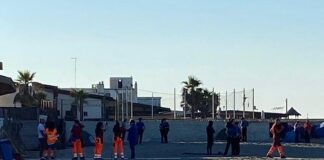 Ostia, blitz dei carabinieri: smantellata tendopoli sulla spiaggia (VIDEO)