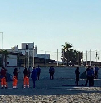 Ostia, blitz dei carabinieri: smantellata tendopoli sulla spiaggia (VIDEO)