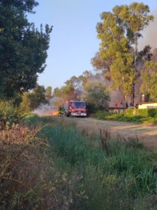 Ostia, da una baracca il furioso incendio e le esplosioni