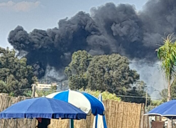 Ladispoli, incendio allarma residenti: Vigili del Fuoco sul posto