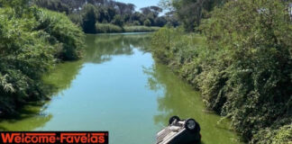 Ostia, auto ribaltata nel canale: cosa è accaduto