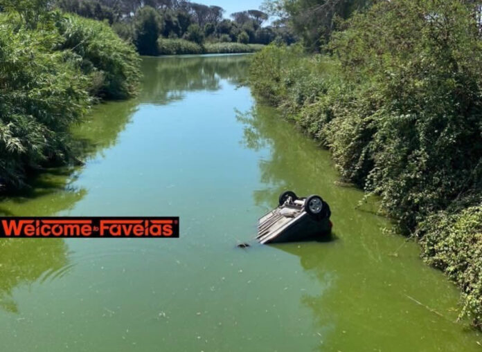 Ostia, auto ribaltata nel canale: cosa è accaduto