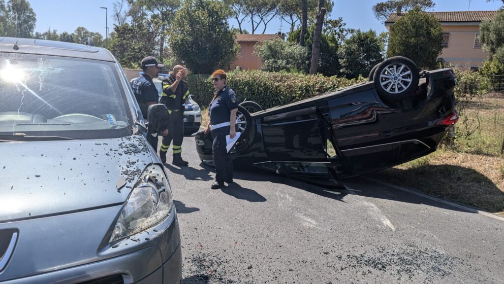 Grave incidente a Casal Palocco: tre i feriti nello schianto tra due auto (VIDEO) 1