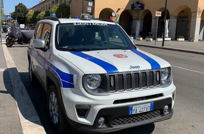 Telecamera intelligente scopre i furbetti del parcheggio: alla Polizia Locale di Pomezia arriva il “Lab-patrol”