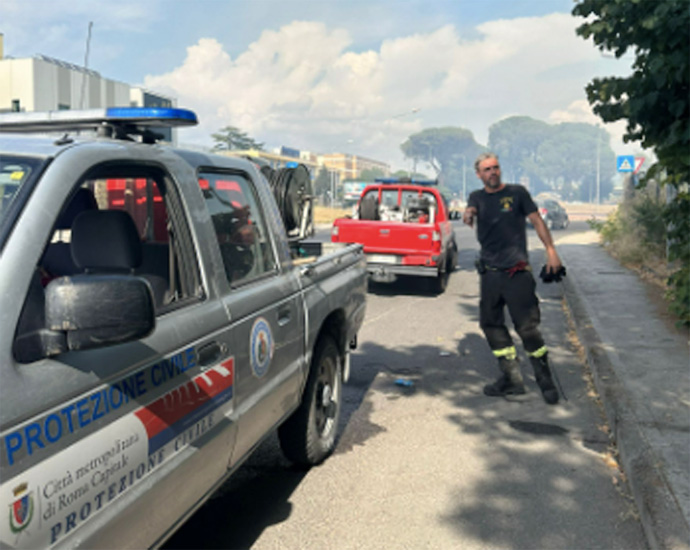 Guidonia, nuovo incendio all'Albuccione: è il quarto rogo esploso in poche ore 1