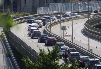 Traffico da bollino nero nel weekend, strade e autostrade più a rischio