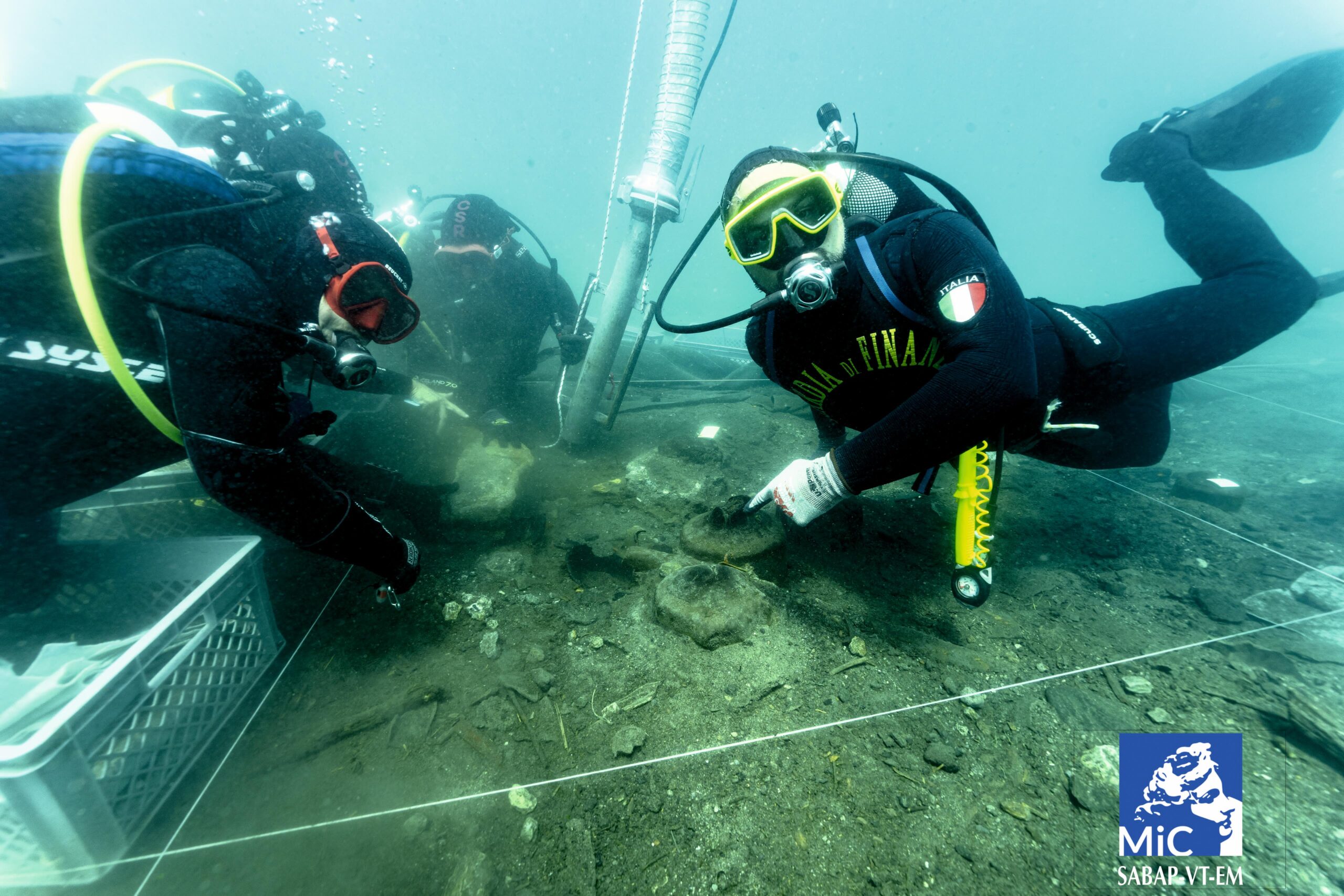 Vasi e statuette dell'età del ferro, il lago di Bolsena restituisce 150 tesori (VIDEO) 2