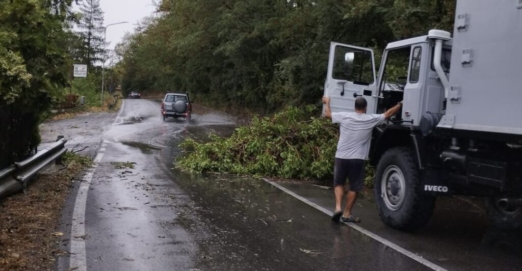 Pioggia e maltempo: allerta meteo gialla nel Lazio. Allagamenti alle porte di Roma (VIDEO) 1