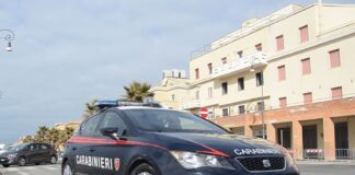 Rapina a Ostia in pieno centro: vittima insegue il malvivente