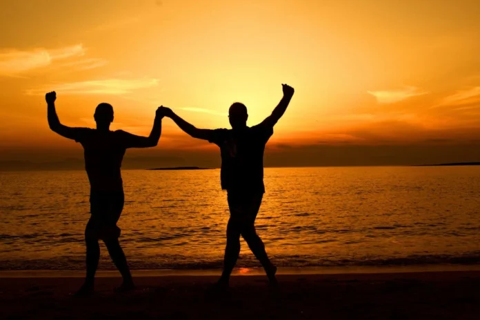 Il bagno di Ferragosto? A Ladispoli appuntamento a mezzanotte sulla spiaggia pubblica