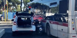 incidente bus, scooterista miracolato