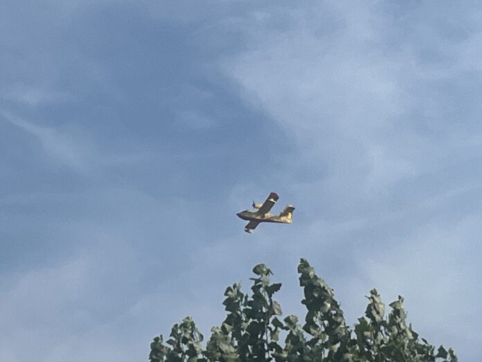 Nuovo incendio in via di Monte Carnevale, Canadair in azione