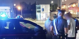 controllo dei carabinieri in una piazza dello spaccio