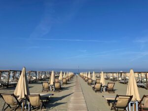 Fiumicino, balneari: flash mob in mare per il futuro delle concessioni