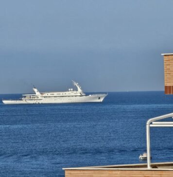 Superyacht da sogno: a Ostia arriva Atlantis II, la barca che “sfidava” Onassis