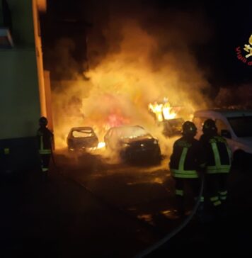 Incendio auto a Palestrina, tre vetture carbonizzate nella notte