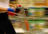 Furto nel parcheggio del supermercato, a Cerveteri: cliente derubata mentre carica la spesa