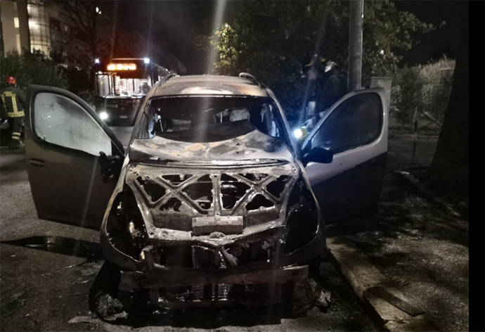 Notte di fuoco a Corviale: in fiamme l'auto del fondatore del Calcio Sociale 1