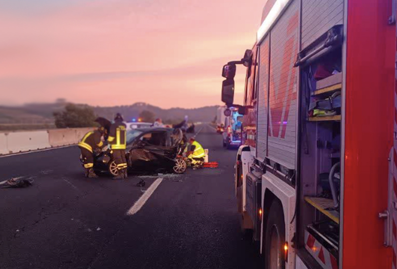 Terribile incidente sull'Autostrada A1: un uomo è morto e l'altro conducente è gravemente ferito 1