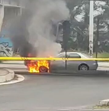 Fuoco e fumo nero: auto in fiamme sotto i ponti di Dragona (VIDEO)