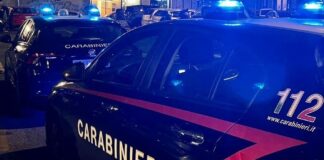 Carabiniera investita a un posto di blocco sul litorale: elisoccorsa, è grave