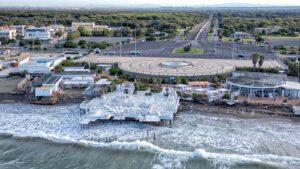 Ostia, esclusivo: i danni del mare visti dal drone (VIDEO)