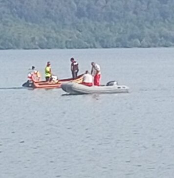 Castel Gandolfo, due giovani si tuffano nel lago e scompaiono
