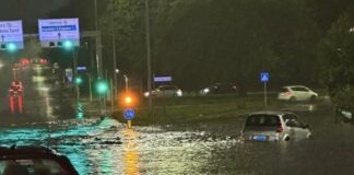 Maltempo, Roma e litorale: traffico bloccato, black out a Ostia, allagamenti a Fiumicino