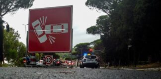 Incidente a Roma, conducente suv fugge e lascia ferito a terra: trovato dalla Polizia locale