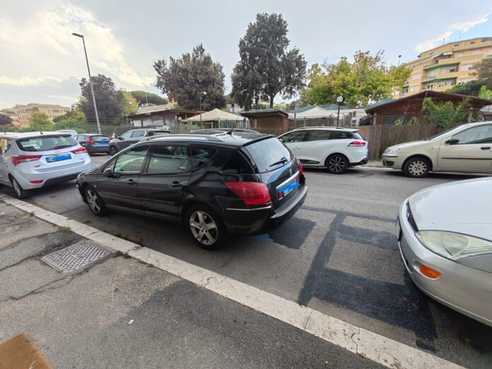 Ostia, cancellato il posto auto disabili: la richiesta di aiuto di una famiglia in difficoltà