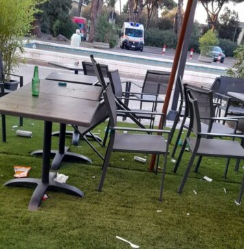 Casal Palocco, atti vandalici sui tavoli esterni del ristorante chiuso: la denuncia