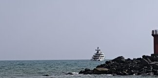 Polar Star, nuovo superyacht di lusso davanti alla costa di Ostia