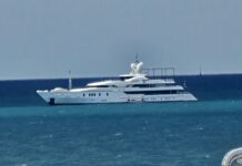 Superyacht davanti alla costa di Ostia: c’è Maria, splendida imbarcazione tra lusso e tecnologia