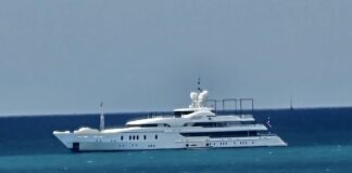 Superyacht davanti alla costa di Ostia: c’è Maria, splendida imbarcazione tra lusso e tecnologia