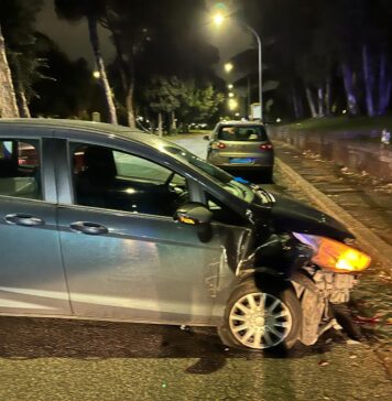 Casal Palocco, incidente all’incrocio: ferito un automobilista (VIDEO)