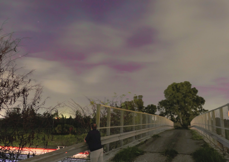 Aurora boreale, le foto del cielo tinto di rosso anche da Roma e il Litorale romano (VIDEO) 4 Aurora boreale, le foto del cielo tinto di rosso anche da Roma e il Litorale romano (VIDEO) 4