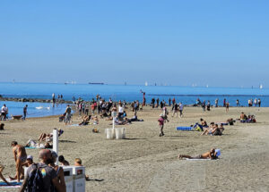 Roma, tutti al mare per una domenica in stile balneare (VIDEO) 1