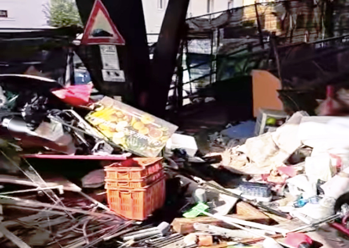 Nuovo flash mob a San Giovanni: "Via i rifiuti dal parcheggio discarica ancora a rischio incendio" (VIDEO) 1