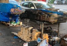 Incendio a Ostia, nel mirino finisce il banchetto dei libri di via Cardinal Ginnasi