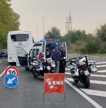 Via Ostiense, incidente tra bus e auto: donna ferita, è in codice rosso