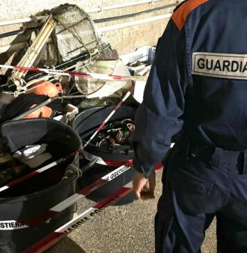 Pesca abusiva a Capocotta: Guardia costiera sequestra maxirete e rastrelli