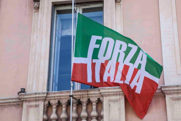 Forza Italia, l’invito dei fratelli Berlusconi e di Tajani all’unità: Costa capogruppo di mediazione