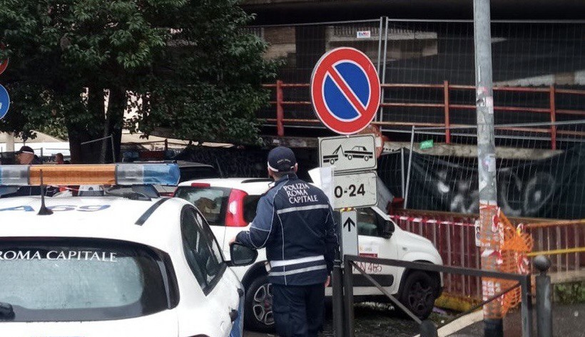 San Giovanni, via le auto degli abusivi dal parcheggio-discarica 1