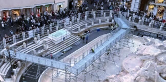 Lavori in corso alla fontana di Trevi