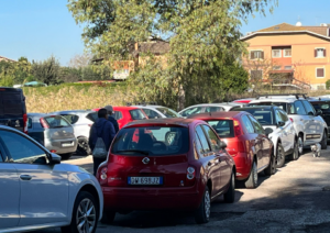 Sosta selvaggia a Ostia Antica per le visite gratis agli scavi: il borgo nel caos 1