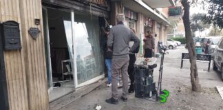 Ostia, attentato contro una gioielleria: esplode bomba carta