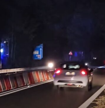 Via del Mare e Ostiense interrotte, traffico nel caos e bus notturno senza due fermate