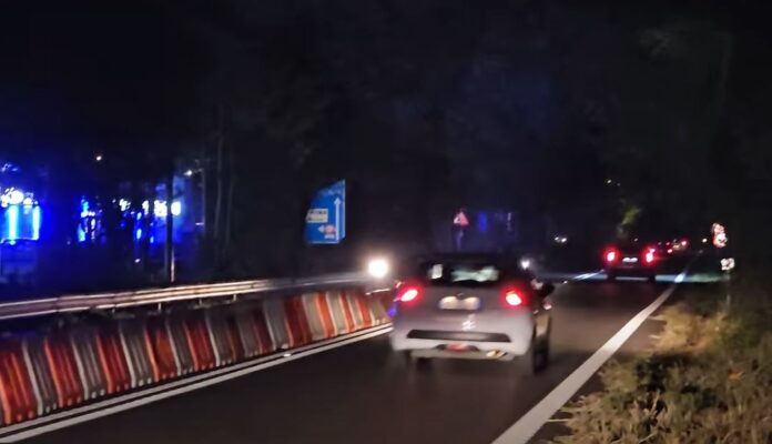 Via del Mare e Ostiense interrotte, traffico nel caos e bus notturno senza due fermate